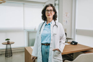 Skilled Healthcare Jobs That Don’t Require a Bachelor’s Degree (With Visa Sponsorship Opportunities)
